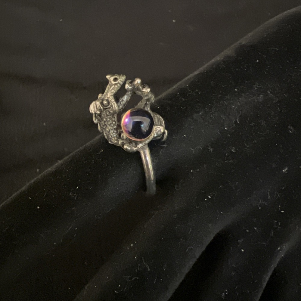 Dragon Eye Ring Size 7 Fantasy Gothic Medieval Cosplay Color Shift Cabochon